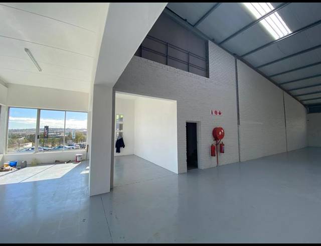 INDUSTRIAL PROPERTY TO RENT IN HALFWAY HOUSE
